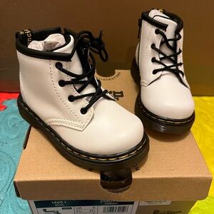 Dr. Martens Kid's Collection 1460 (Toddler) White (US 6 Toddler)